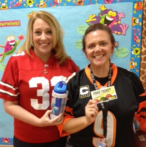 Joye Adkins (L) and Gean Ann Davis (R) futp_food102